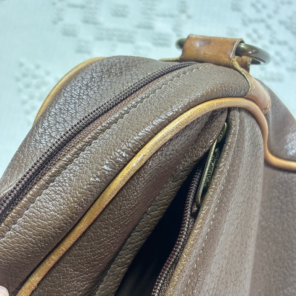 VTG Stone Mountain Two-Tone Pebbled Leather Crossbody Rare USA Made W/ Damage - Picture 7 of 16